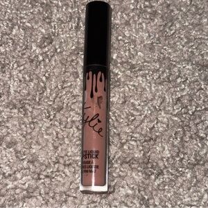 Kylie Cosmetics Matte Liquid Lipstick in the shade Maliboo